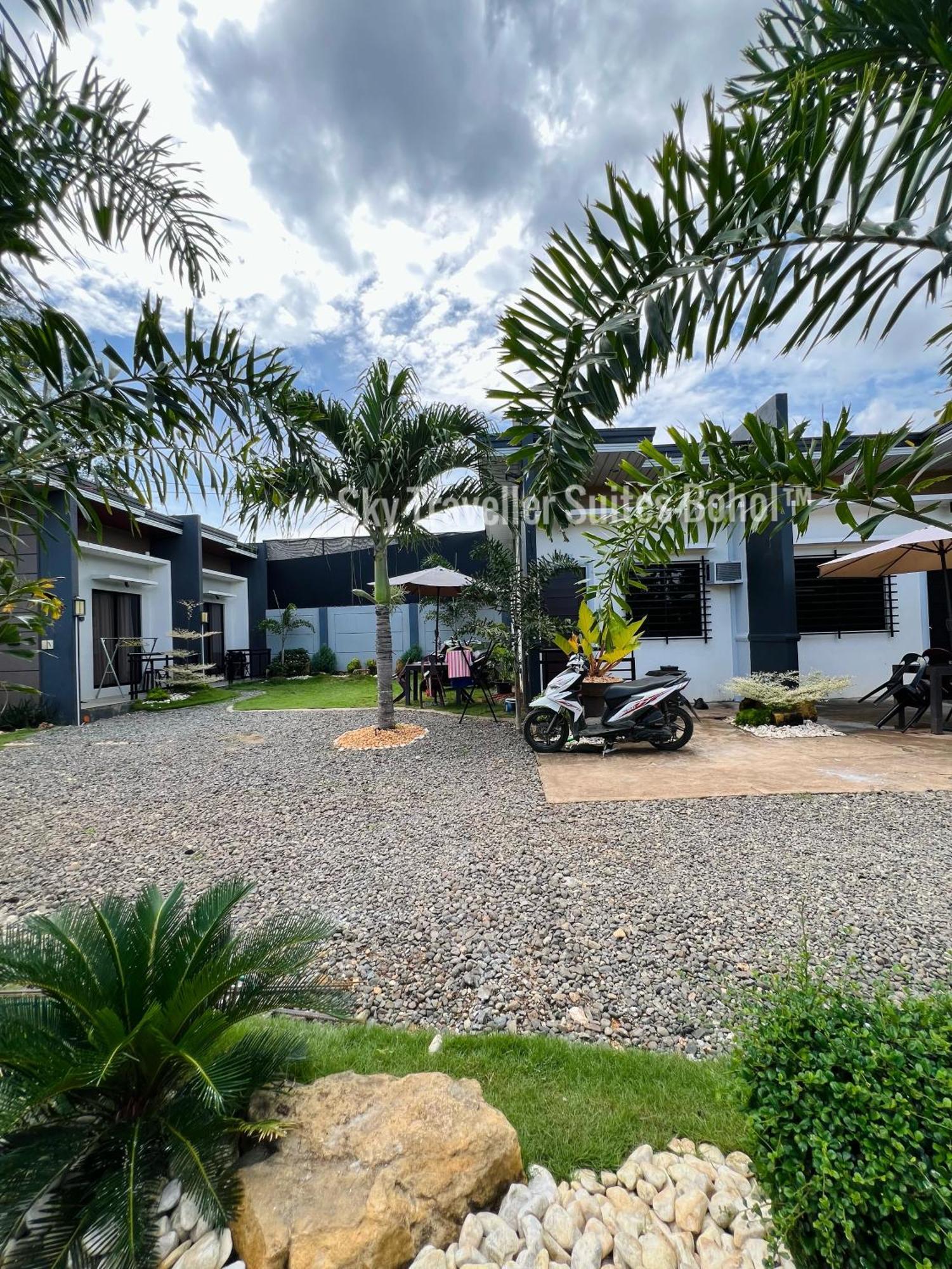 Sky Traveller Suites Panglao Esterno foto