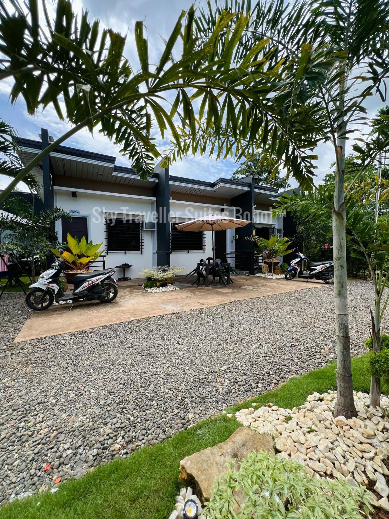 Sky Traveller Suites Panglao Esterno foto