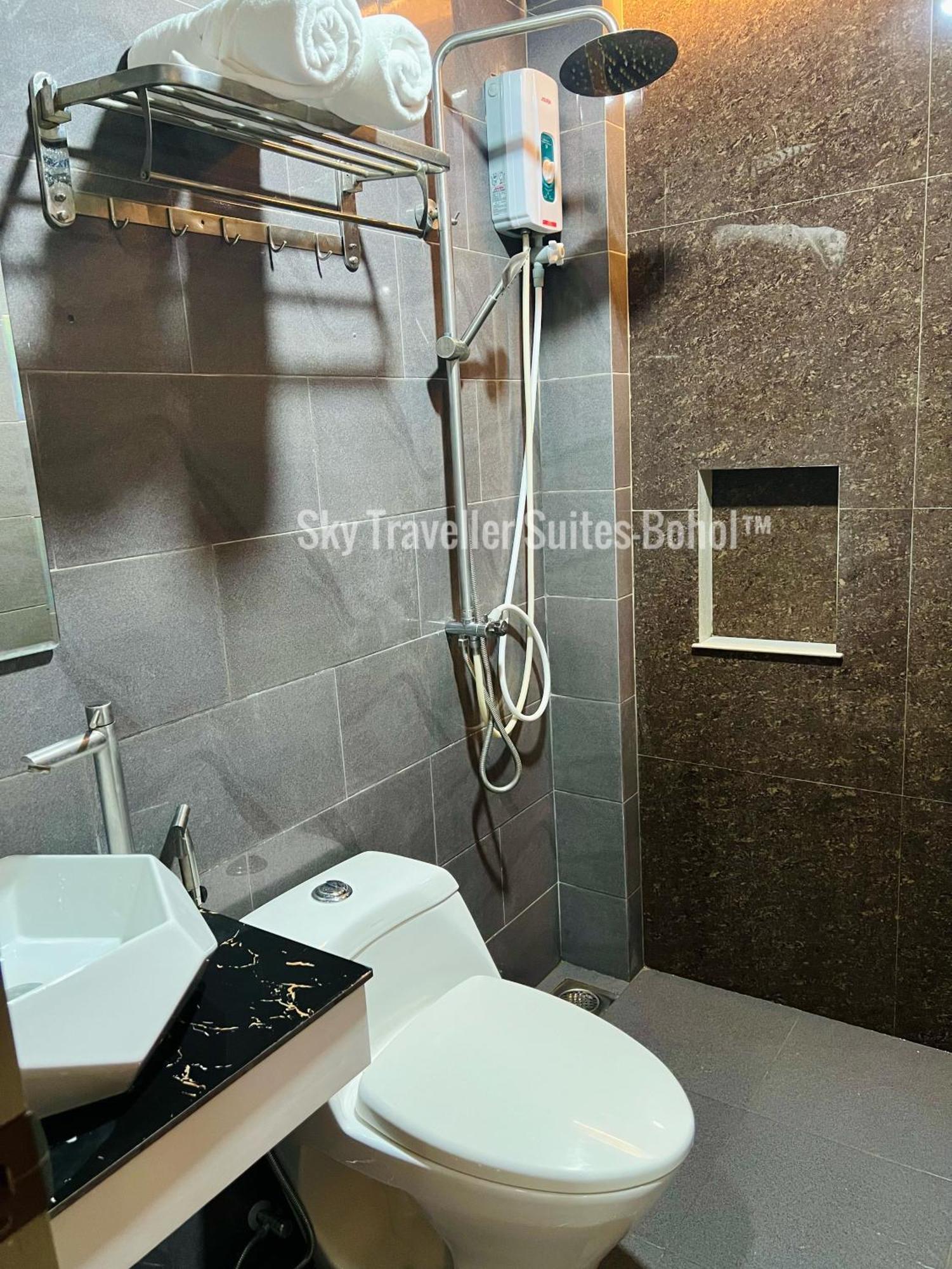Sky Traveller Suites Panglao Esterno foto
